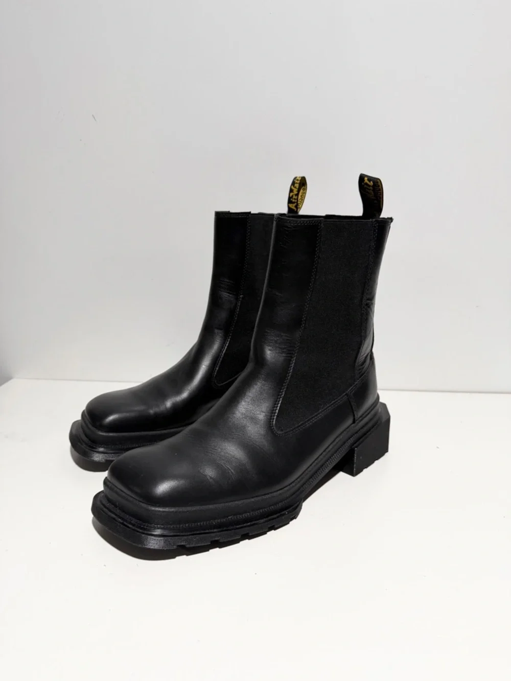 Dr Martens Maybole chelsea boots in black leather Women’s Black Chelsea Platform